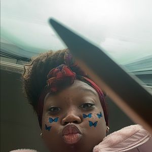 Meet your Posher, Kenyatta